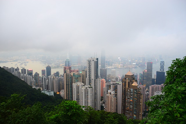 香港住房條件緊缺，內地人現在申請香港身份合適嗎？